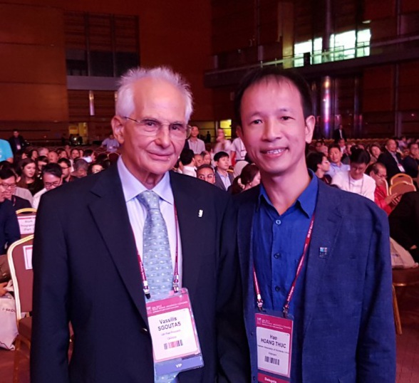 KTS Hoàng Thúc Hào cùng Cựu Chủ tịch Hội Kiến trúc sư thế giới Vassilis Sgoutas